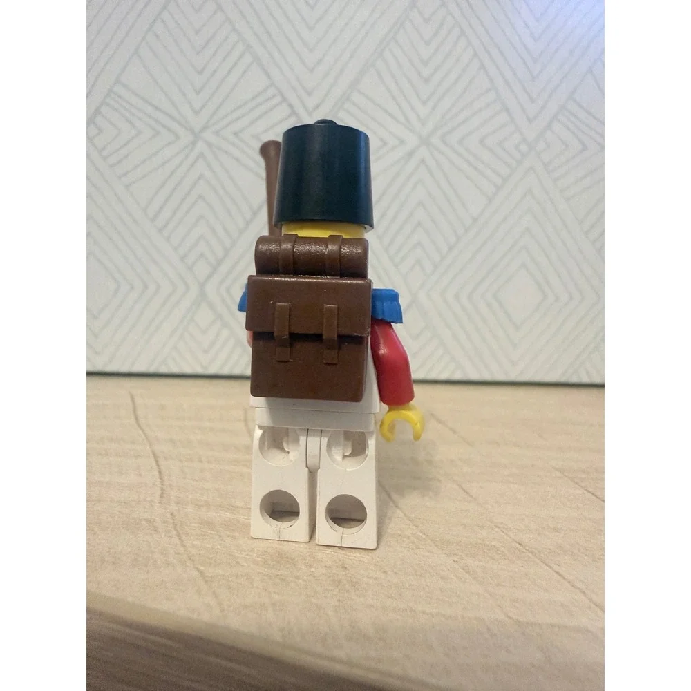 Lego Pirates Imperial Guard Minifigure Blue Epaulettes Backpack Musket